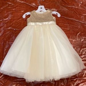 Girls formal flower girl dress